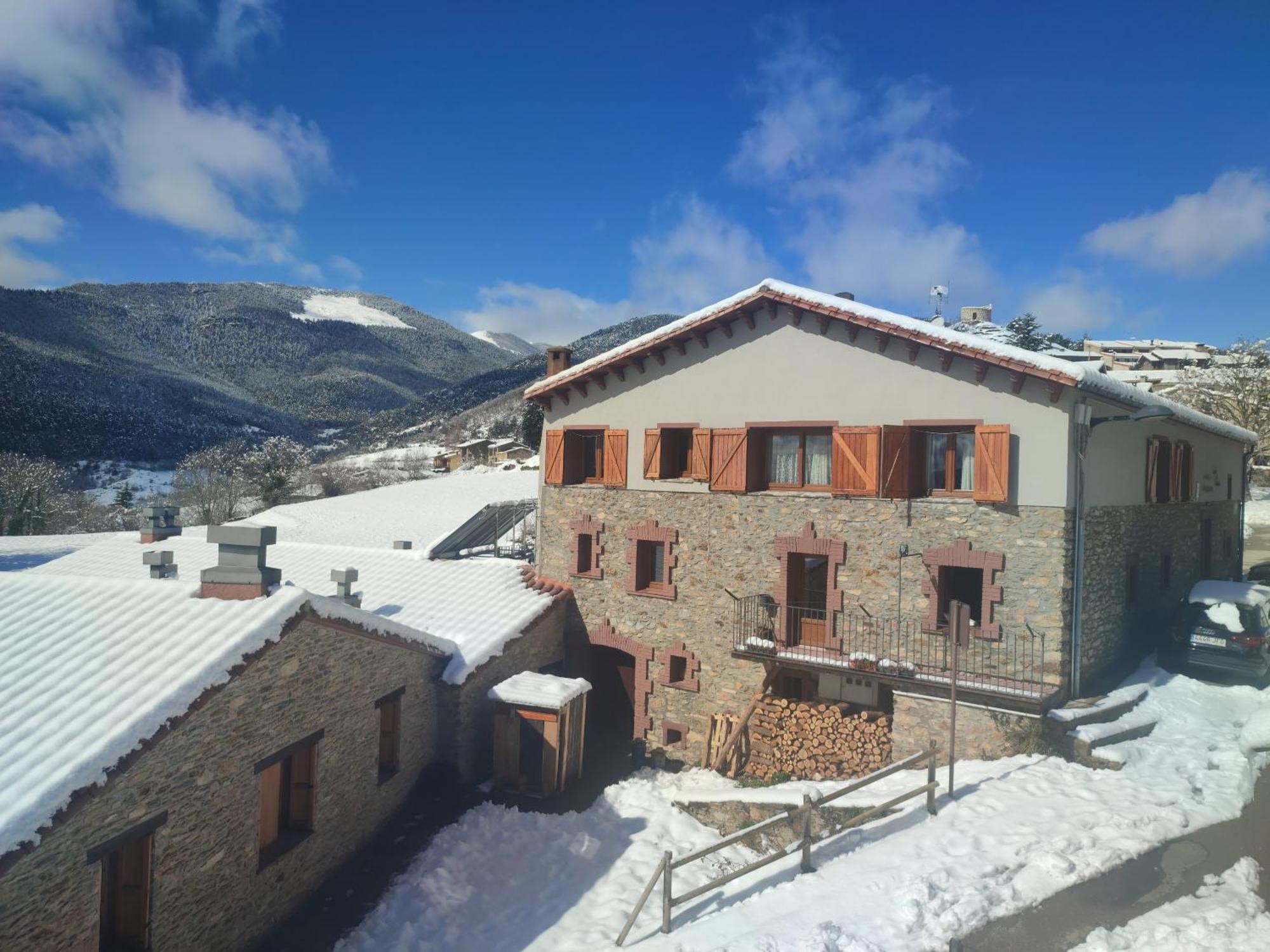 Can Tubau - Casa Rural - Apartaments Campelles Exterior foto